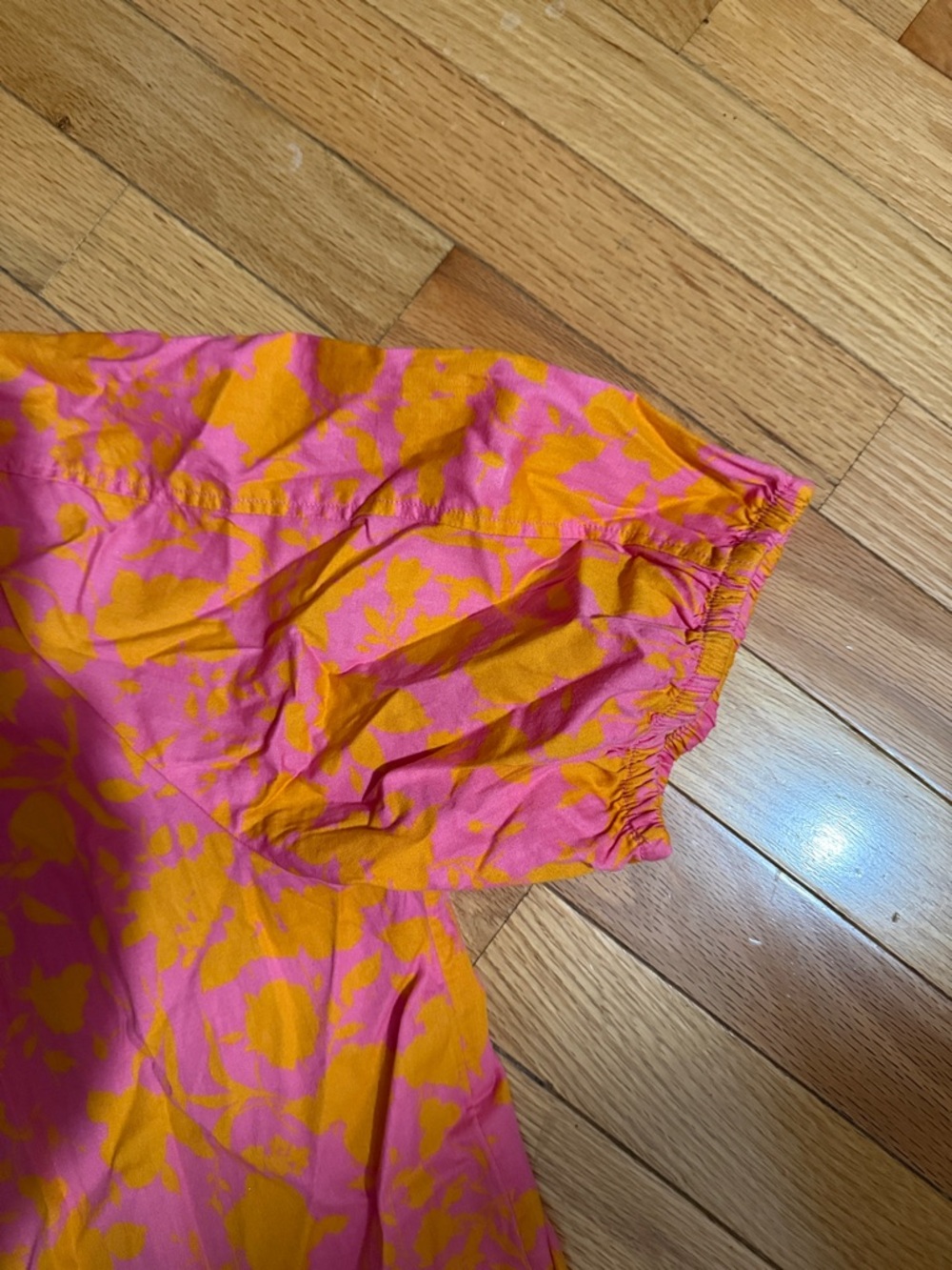 Free Assembly NWOT❗️Shirred Neck Pink Orange Floral Short Sleeve Shift Dress - Picture 4 of 6